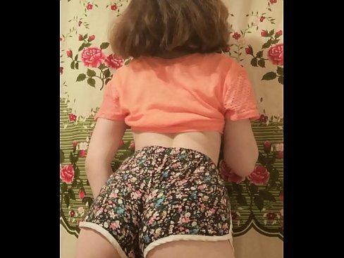❤️ Dhallaan yar oo sexy ah oo iska siibaysa surwaalka gaaban ee kamarada ❤❌  %so.poliglass34.ru ❌️❤